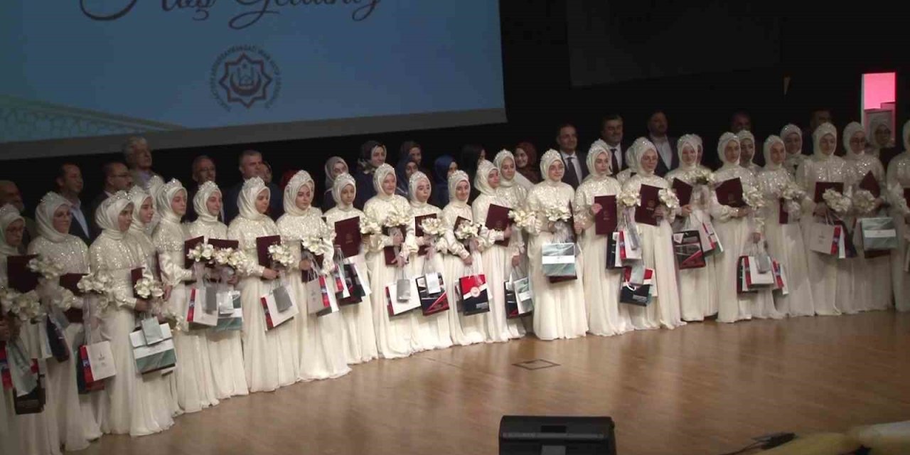 EĞİTİMİNİ TAMAMLAYAN 37 HAFIZLIK ÖĞRENCİSİ İÇİN SANCAKTEPE’DE İCAZET MERASİMİ DÜZENLENDİ