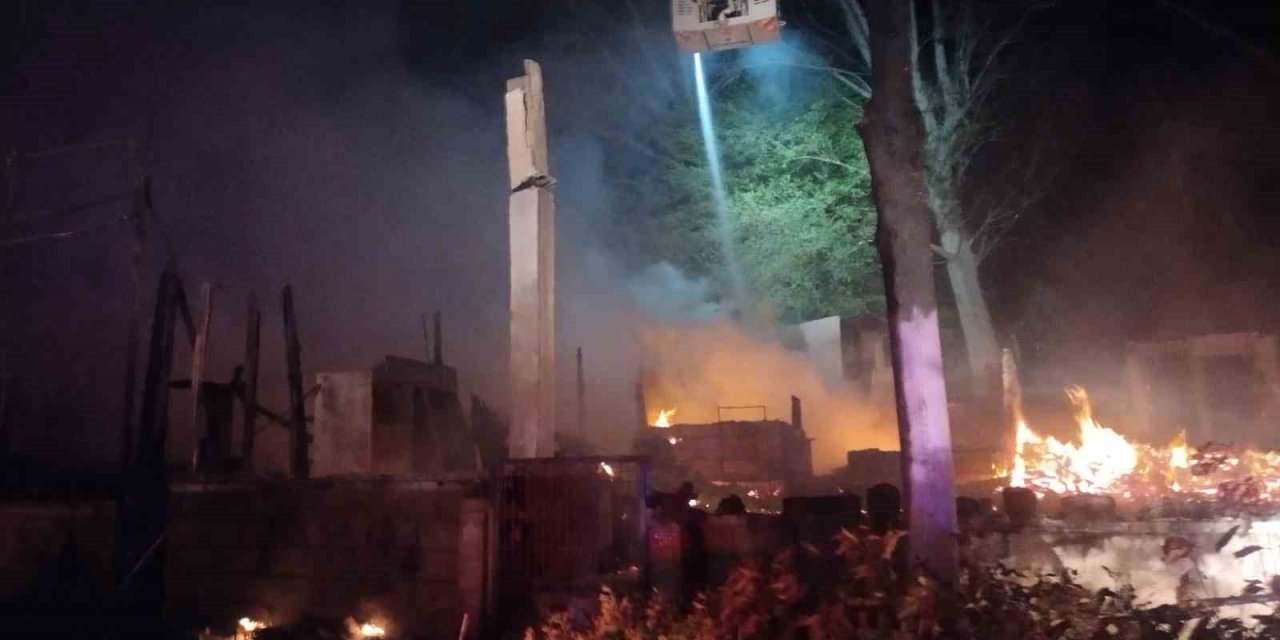 ŞİLE’DE RESTORAN ALEV ALEV YANDI