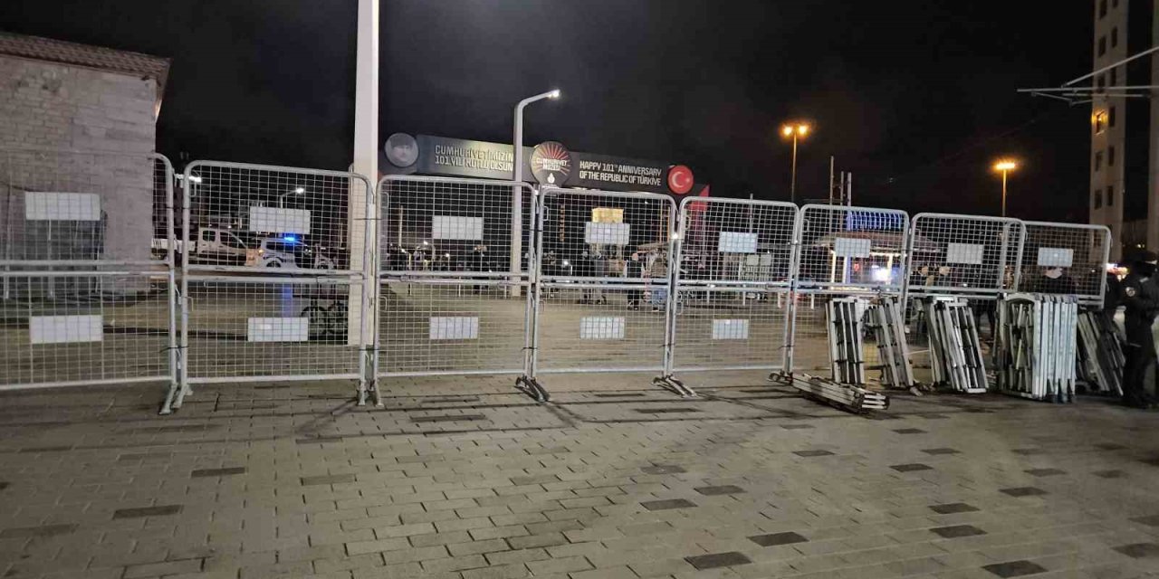 İSTANBUL’DA 1 MAYIS NEDENİYLE BAZI YOLLAR TRAFİĞE KAPATILDI