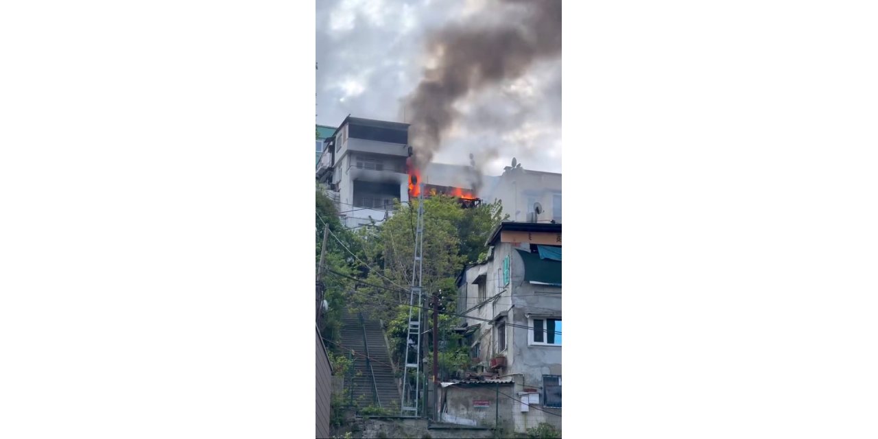 ORTAKÖY’DE AHŞAP BİNA ALEVLERE TESLİM OLDU