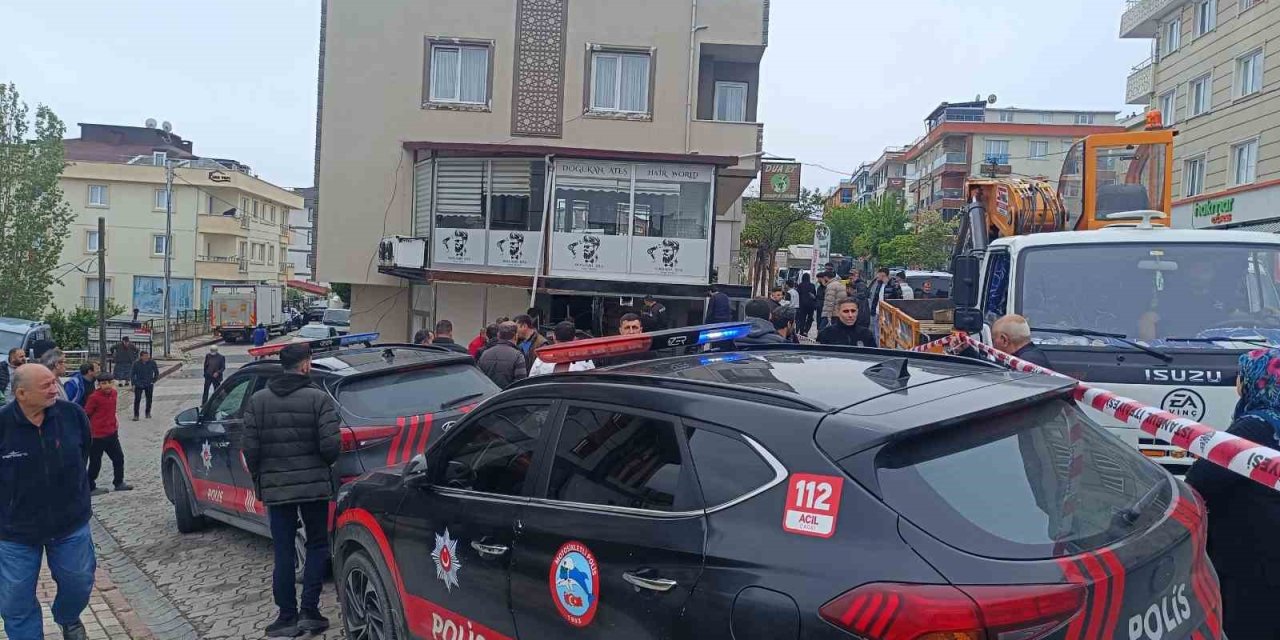 SANCAKTEPE’DE OTOMOBİL TELEFONCUYA DALDI