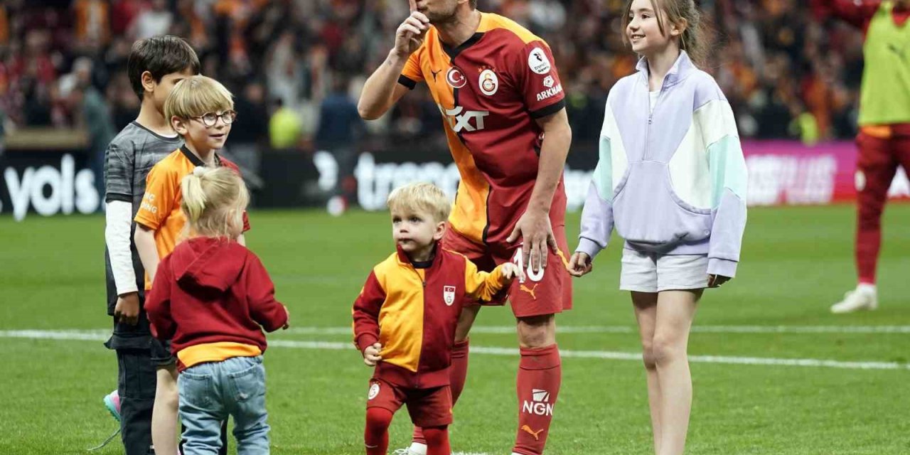 GALATASARAY’DA MAÇ SONU 3’LÜSÜ MERTENS VE MUSLERA’DAN