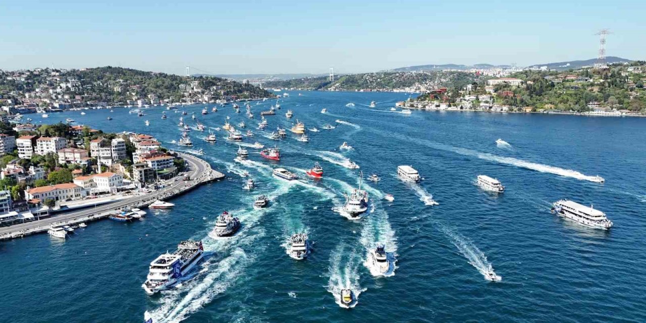 ŞAMPİYON SARIYER’DEN BOĞAZDA KUTLAMA