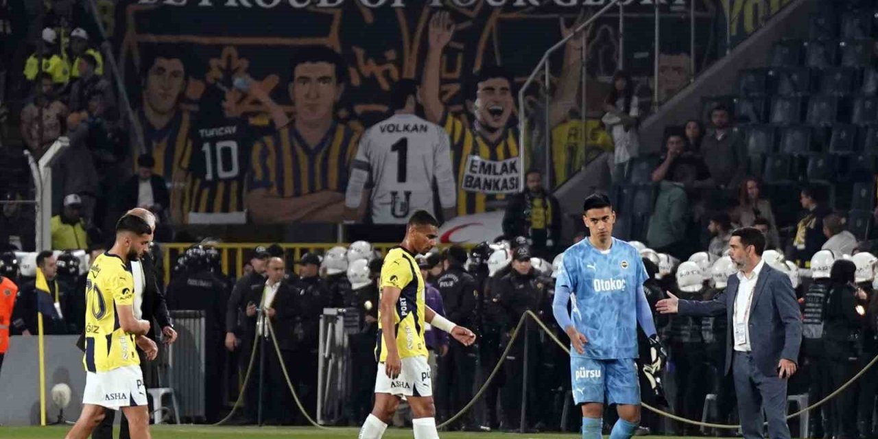 FENERBAHÇE, SON 4 HAFTAYA 8 PUAN GERİDE GİRİYOR