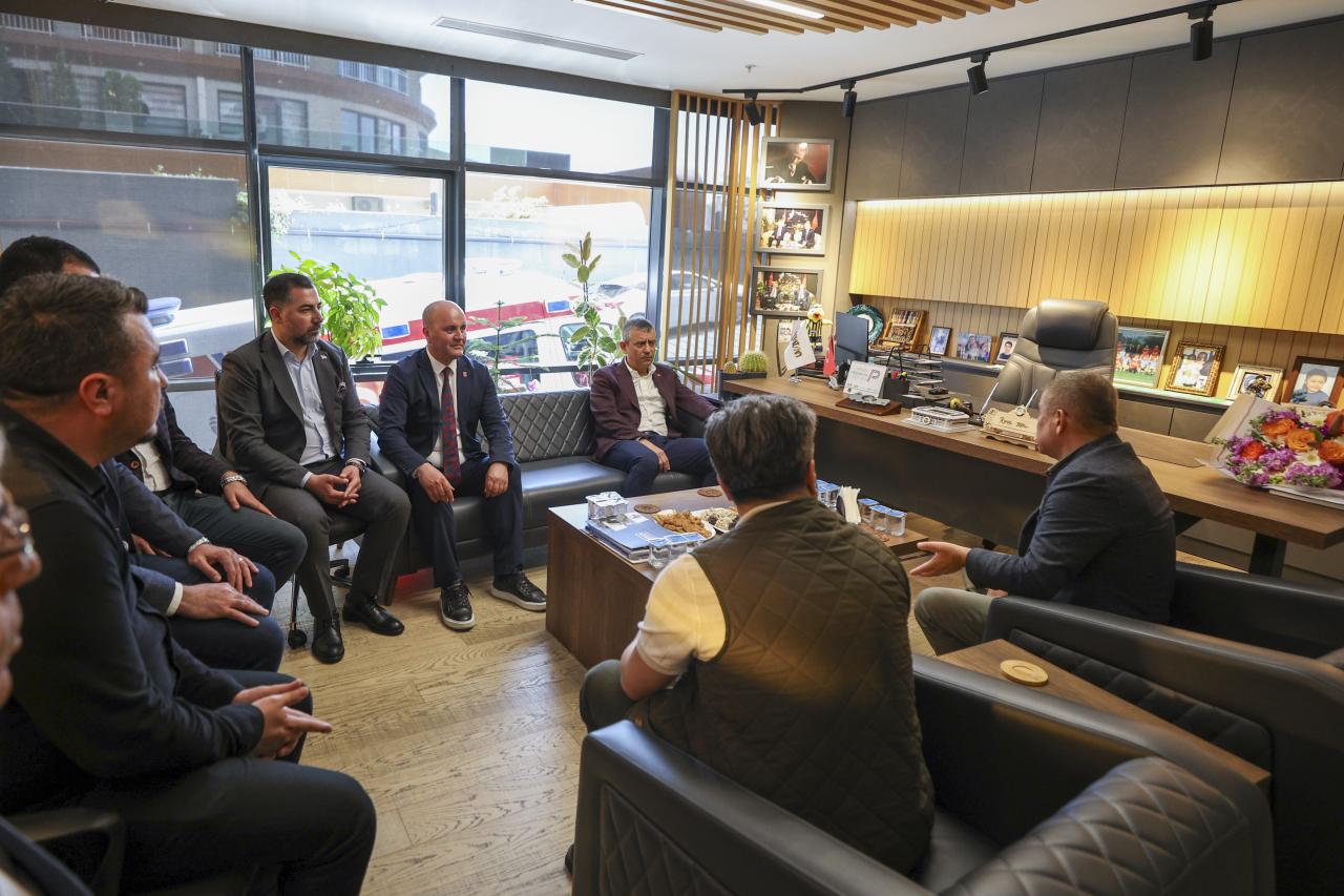 CHP Genel Başkanı Özgür Özel'den Ramis Topal’a Taziye Ziyareti