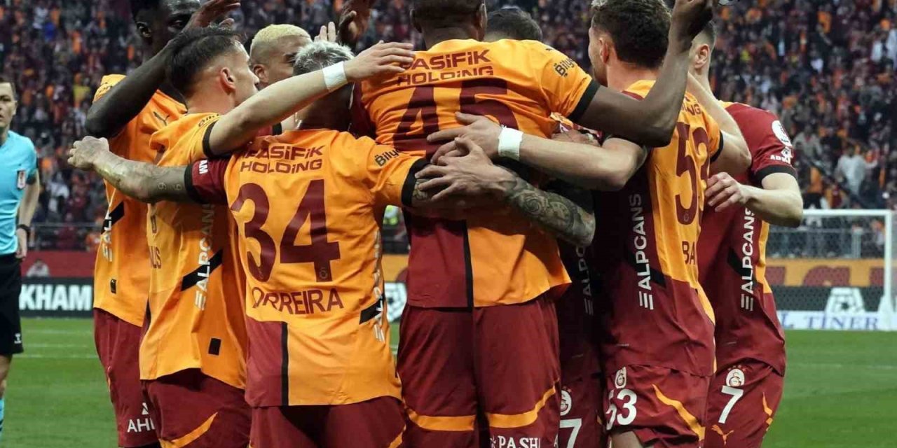 GALATASARAY, TRABZONSPOR DEPLASMANINDA