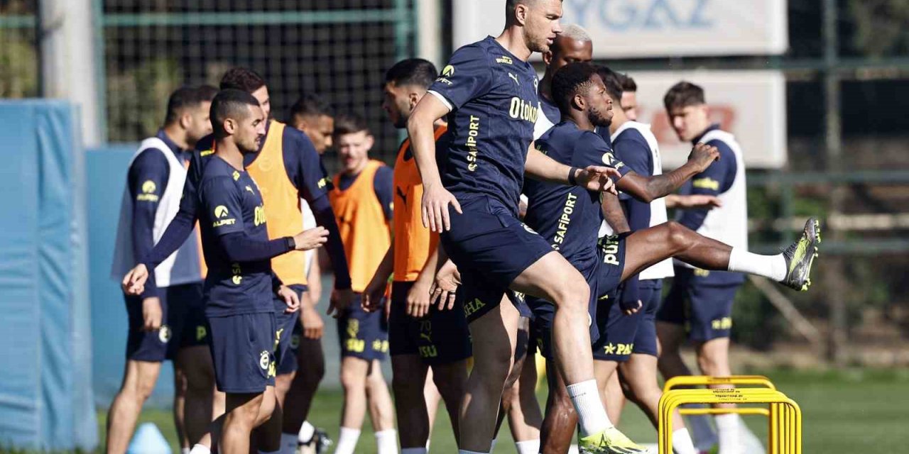 FENERBAHÇE, EYÜPSPOR MAÇI HAZIRLIKLARINA BAŞLADI