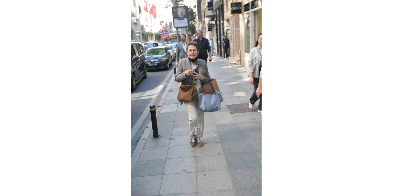 ÜNLÜ SANATÇI NİLÜFER NİŞANTAŞI’NDA GÖRÜLDÜ