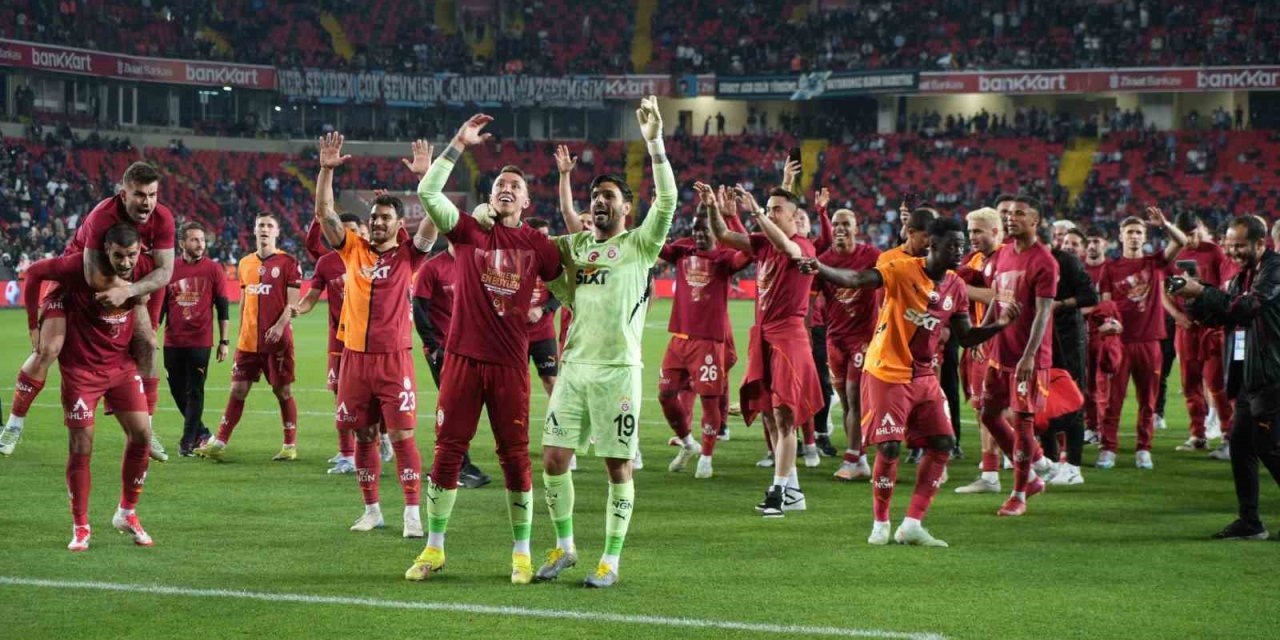 FERNANDO MUSLERA, BÜLENT KORKMAZ’IN REKORUNA ORTAK OLDU