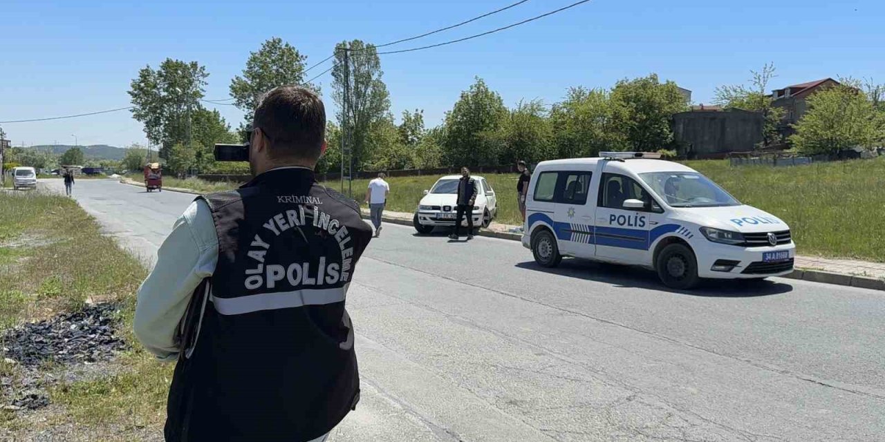 ARNAVUTKÖY’DE ALACAKLI OLDUKLARI KİŞİNİN ÖNÜNÜ KESİP KURŞUN YAĞDIRDILAR