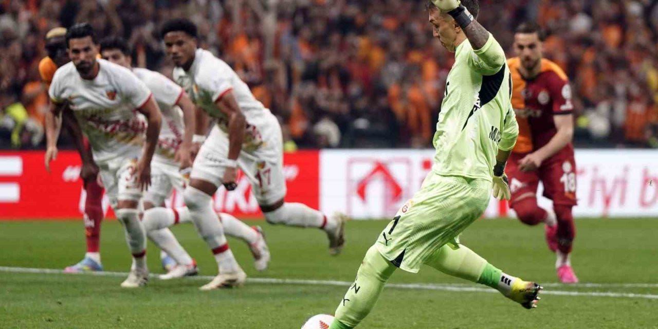 FERNANDO MUSLERA’DAN PENALTIDAN GOL