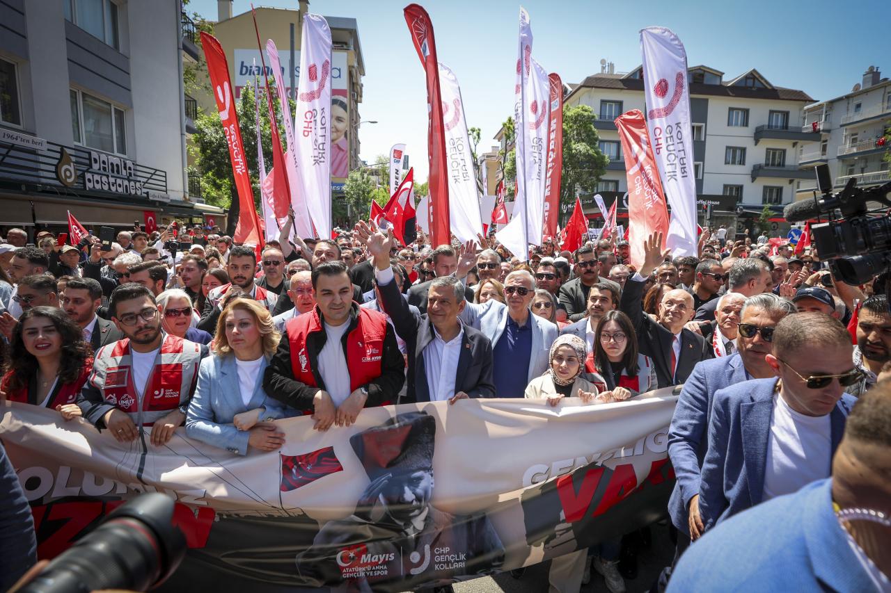 CHP Lideri Özgür Özel: “Bu Akşam Saat 19.19’da İzmir Gündoğdu Meydanı’nda Cumhuriyet’e, Gazi’nin Emanetine Sahip Çıkacağız”