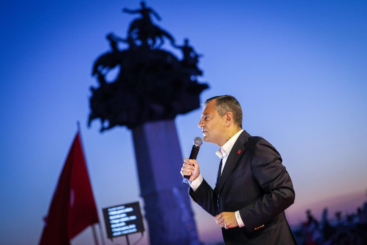 CHP Lideri Özgür Özel: “Gençler, 106 Yıl Önce Olduğu Gibi Bugün De Mücadelenin Meşalesini Taşıyor”