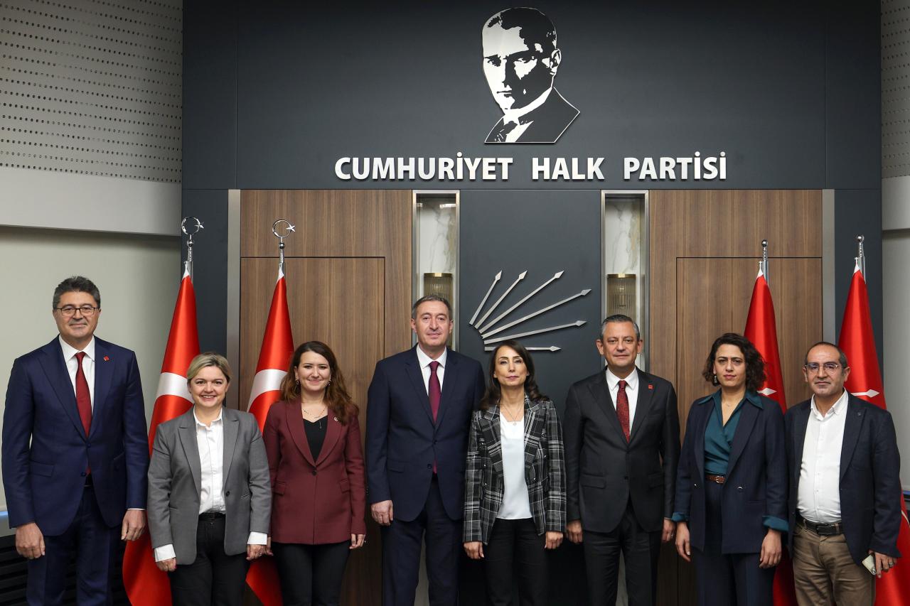 CHP Genel Başkanı Özgür Özel, DEM Parti Eş Genel Başkanları Hatimoğulları ve Bakırhan ile Bir Araya Geldi