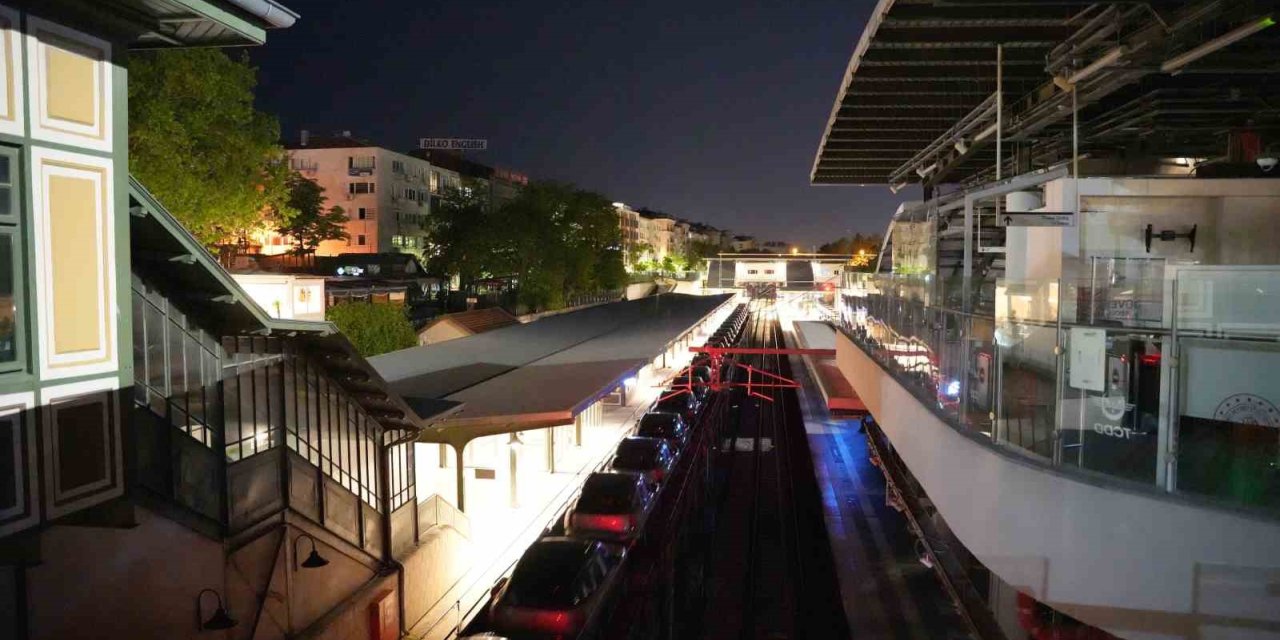 MARMARAY HATTINDAN GEÇEN ARAÇLARIN GECE YOLCULUĞU HAVADAN GÖRÜNTÜLENDİ