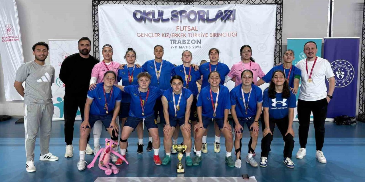 ASİYE AĞAOĞLU ANADOLU LİSESİ KIZ FUTSAL TAKIMI, DÜNYA KUPASI YOLCUSU