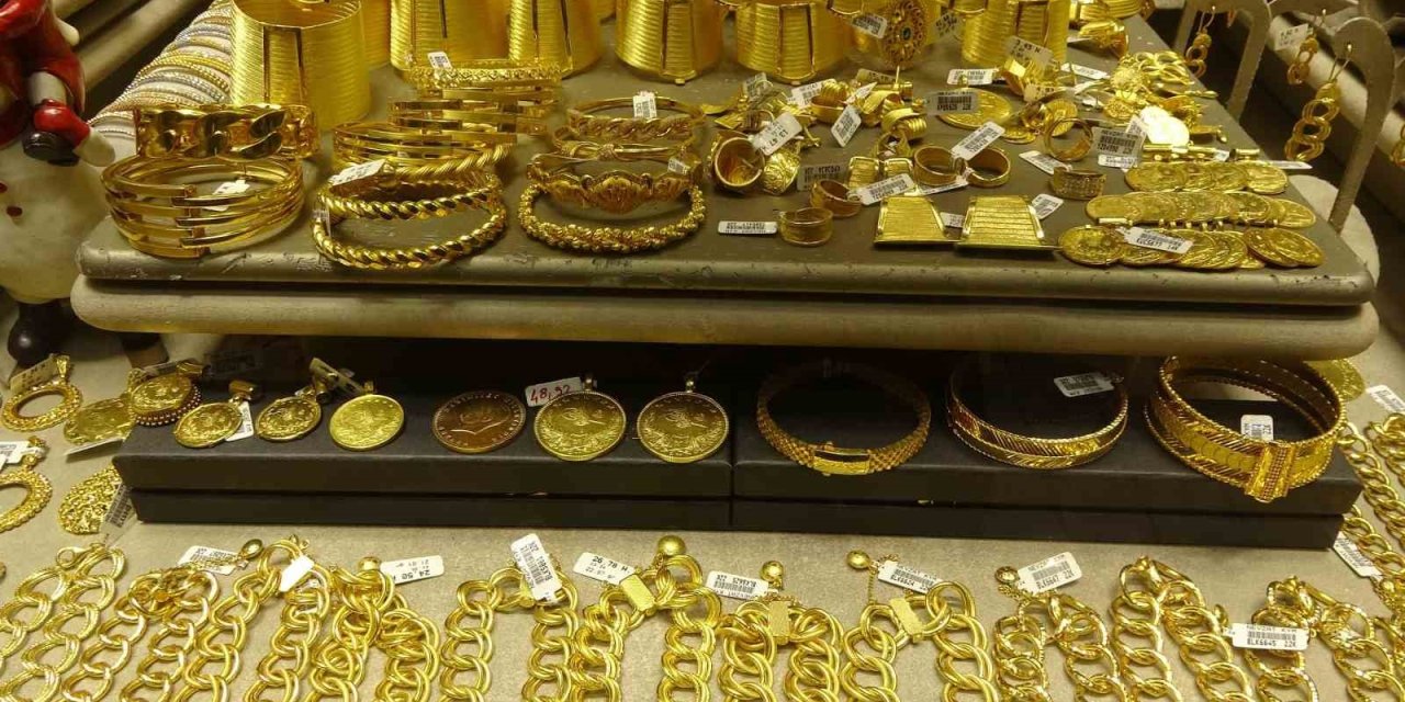 ALTIN DÜŞÜYOR, UZMANLAR UYARIYOR: "ALTIN DÜŞERKEN PANİK DEĞİL, STRATEJİ KAZANDIRIR"