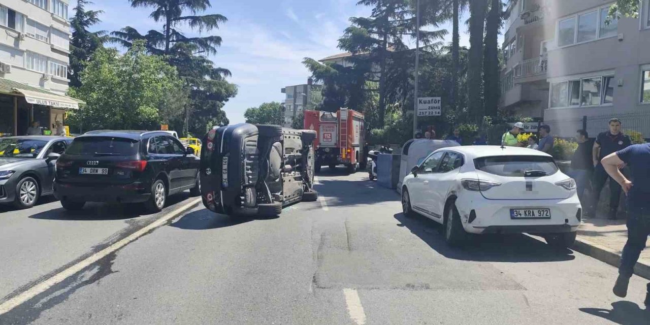 BEŞİKTAŞ’TA PARK HALİNDEKİ ARACA ÇARPAN OTOMOBİL YAN YATTI: 1 YARALI