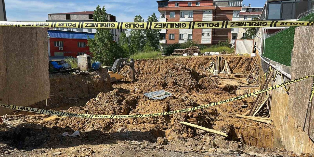 SANCAKTEPE’DE İNŞAAT ALANINDA TOPRAK KAYMASI: 3 İŞÇİ KURTARILDI