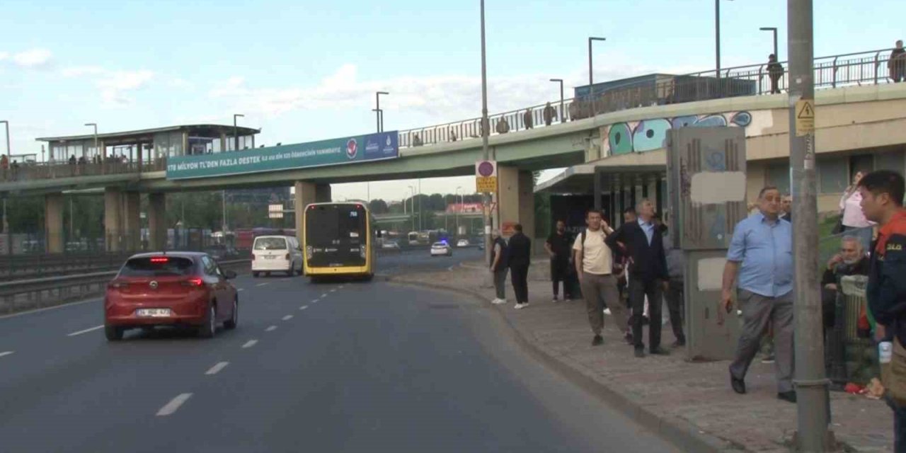 İSTANBUL’DA ÖZEL HALK OTOBÜSÜ GREVİ DURAKLARDA YOĞUNLUĞA NEDEN OLDU