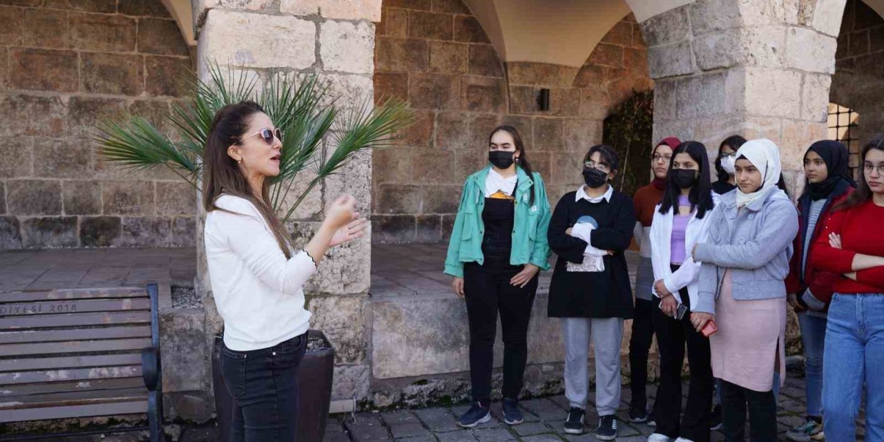 PERDE AÇILIYOR: GENÇLER SİNEMANIN GÜCÜNÜ GELİŞİM FİLM AKADEMİSİYLE KEŞFEDİYOR