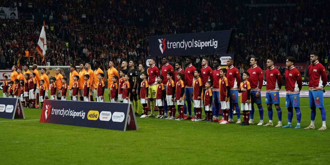 ŞAMPİYON GALATASARAY, GÖZTEPE DEPLASMANINDA