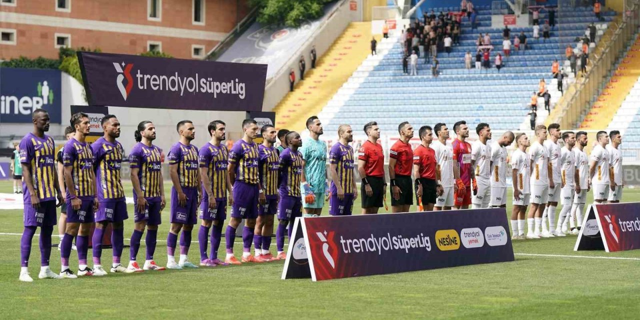 TRENDYOL SÜPER LİG: EYÜPSPOR: 0 - ANTALYASPOR: 0 (MAÇ DEVAM EDİYOR)