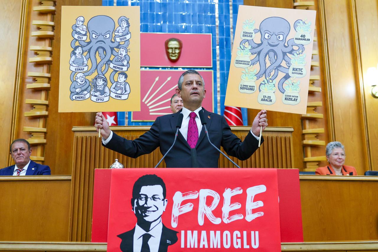 CHP Genel Başkanı Özgür Özel: “Emeklinin de Emekçinin de İki Eli Değil; Ahtapot Gibi Sekiz Eli Sizin Yakanızda”