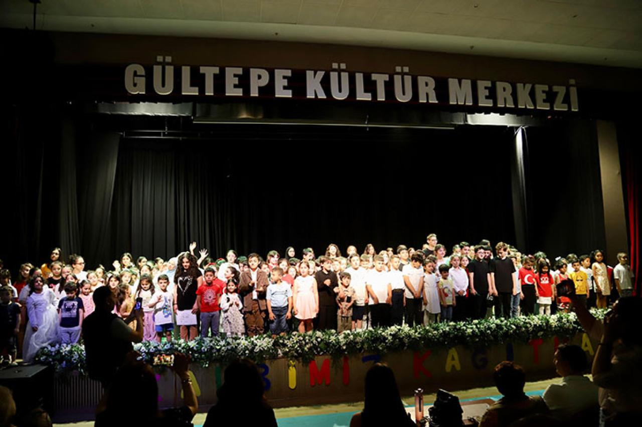 KÂĞITHANE’DE YAŞAM BECERİ ATÖLYELERİNDE MEZUNİYET SEVİNCİ