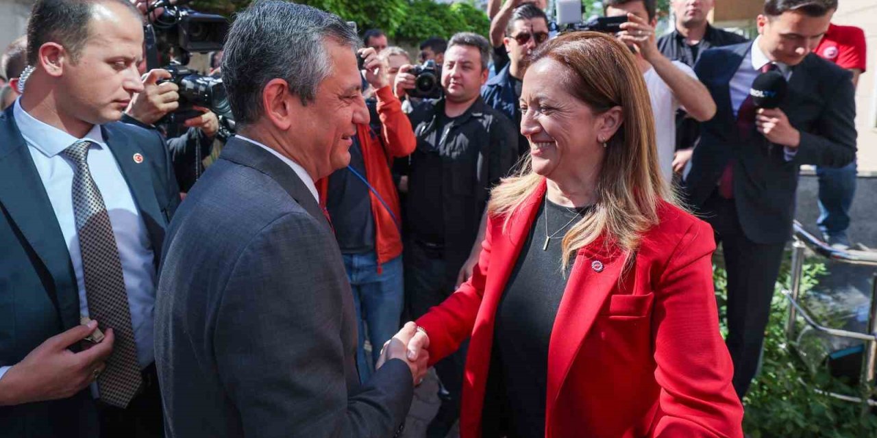 CHP GENEL BAŞKANI ÖZEL: "ASGARİ ÜCRET MÜCADELESİ HERKESİN EKMEK MÜCADELESİDİR"