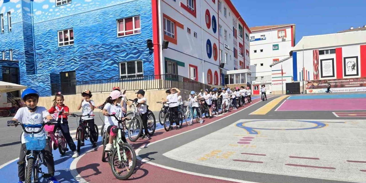 BEYLİKDÜZÜ BÜYÜKŞEHİR İLKOKULU’NDA 3 HAZİRAN’DA İLK DERS: BİSİKLET