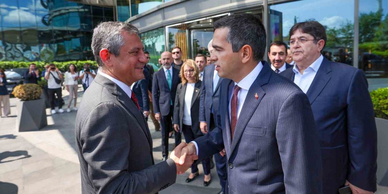 CHP GENEL BAŞKANI ÖZGÜR ÖZEL TİSK’İ ZİYARET ETTİ