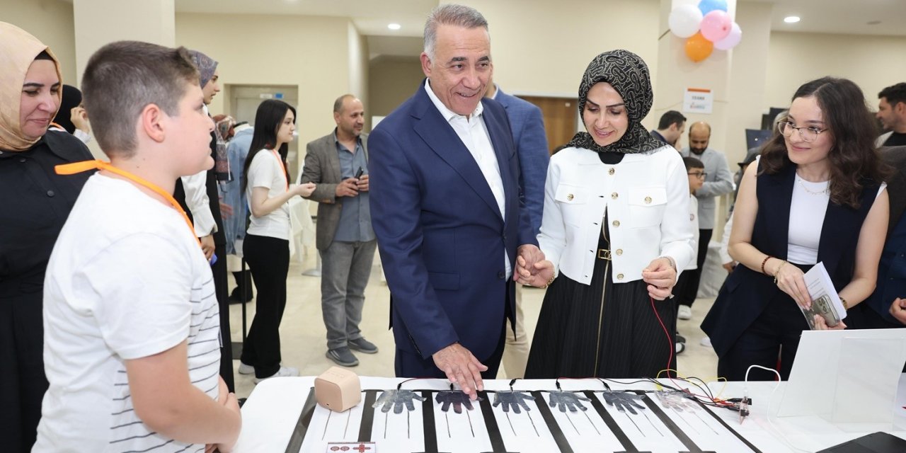 SULTANGAZİ’DE BİLİM MERKEZİ’NDE MEZUNİYET COŞKUSU