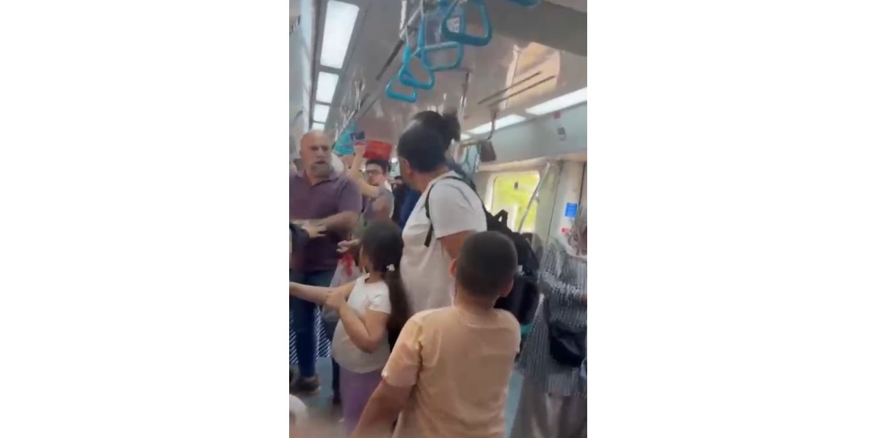 MARMARAY’DA ÇOCUKLARININ YANINDA BABAYA YUMRUK