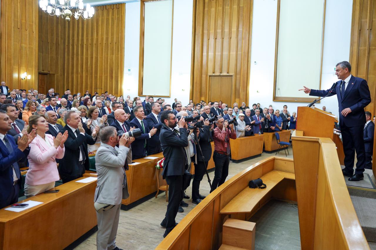 CHP Lideri Özgür Özel: “2 Milyon Üyemiz, Atatürk’ün Partisine Seçim Olmadan Gelecek Adamın Alnını Karışlar”