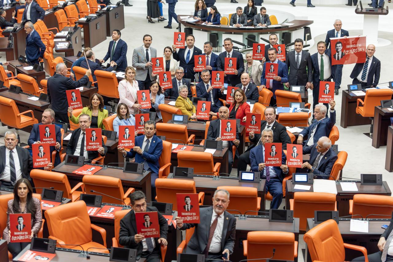 CHP Genel Başkanı Özgür Özel, Meclis Başkanlığı Seçiminde Oy Kullandı