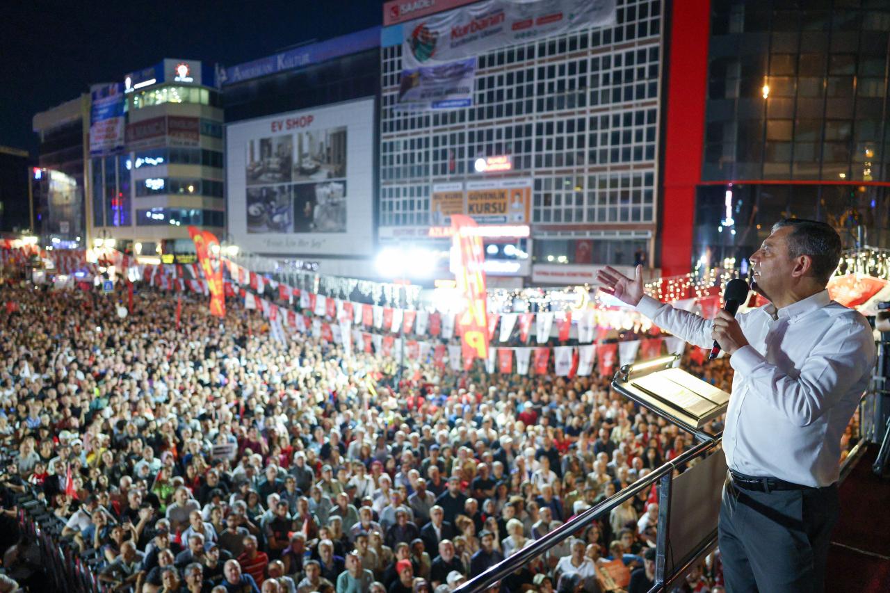 Cumhuriyet Halk Partisi Genel Başkanı Özgür Özel: “Tepemin Tasını Attırma, Dağılmamak Üzere Toplanırız”