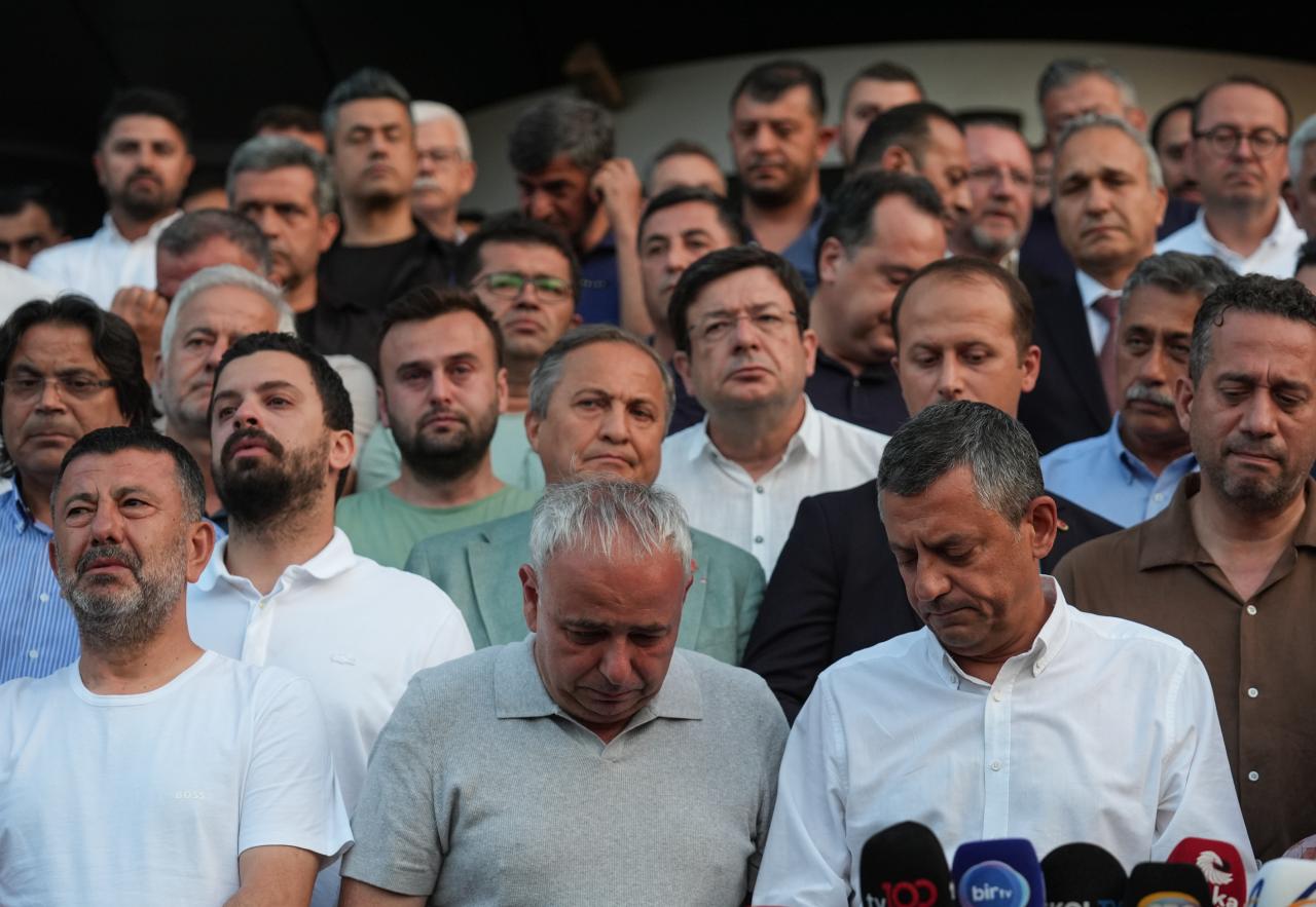 Cumhuriyet Halk Partisi Genel Başkanı Özgür Özel: “Aklımın ve Kalbimin Yarısını Kaybettim, Başımız Sağ Olsun…”