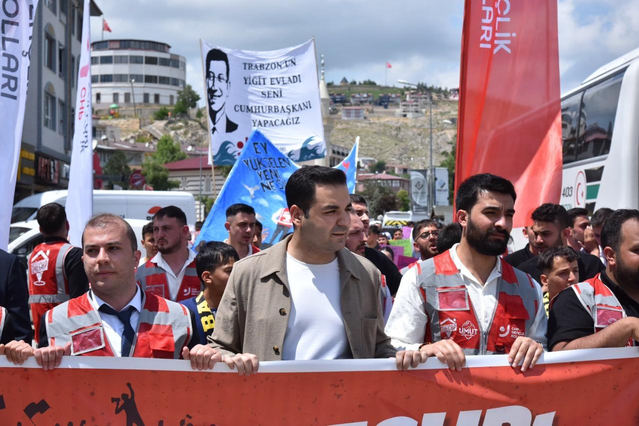 CHP Gençlik Kolları’ndan Bayburt’ta Gençlik Korteji: “Bayburt Milletin Kalesi”