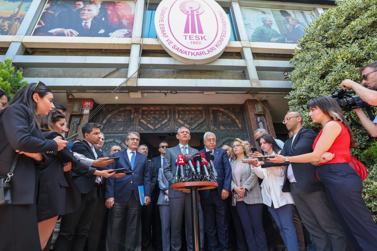 Cumhuriyet Halk Partisi Genel Başkanı Özgür Özel: “Enflasyon Canavarı Asgari Ücret Zammını Yuttu Bile”