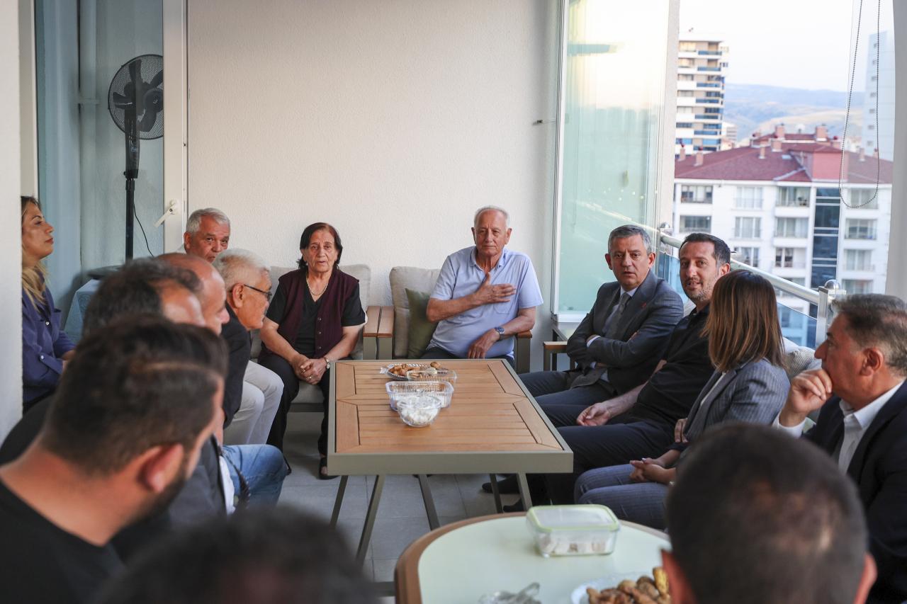 CHP Genel Başkanı Özgür Özel'den PM Üyesi Ali Haydar Hakverdi’ye Taziye Ziyareti