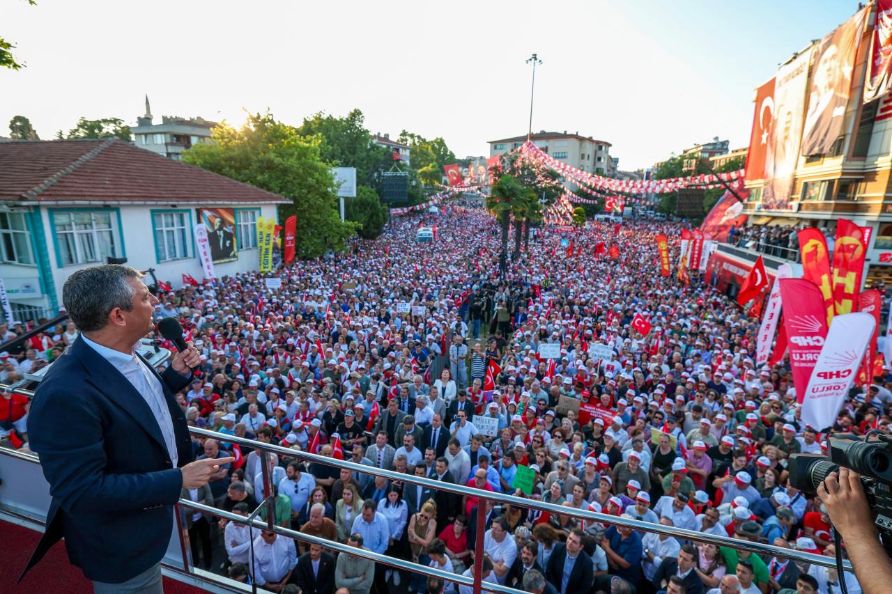 CHP Lideri Özgür Özel: Cezaevi Avlularını Doldurarak İç Cepheyi Güçlendiremezsiniz, İç Cephenin Gücü Demokrasiden Gelir