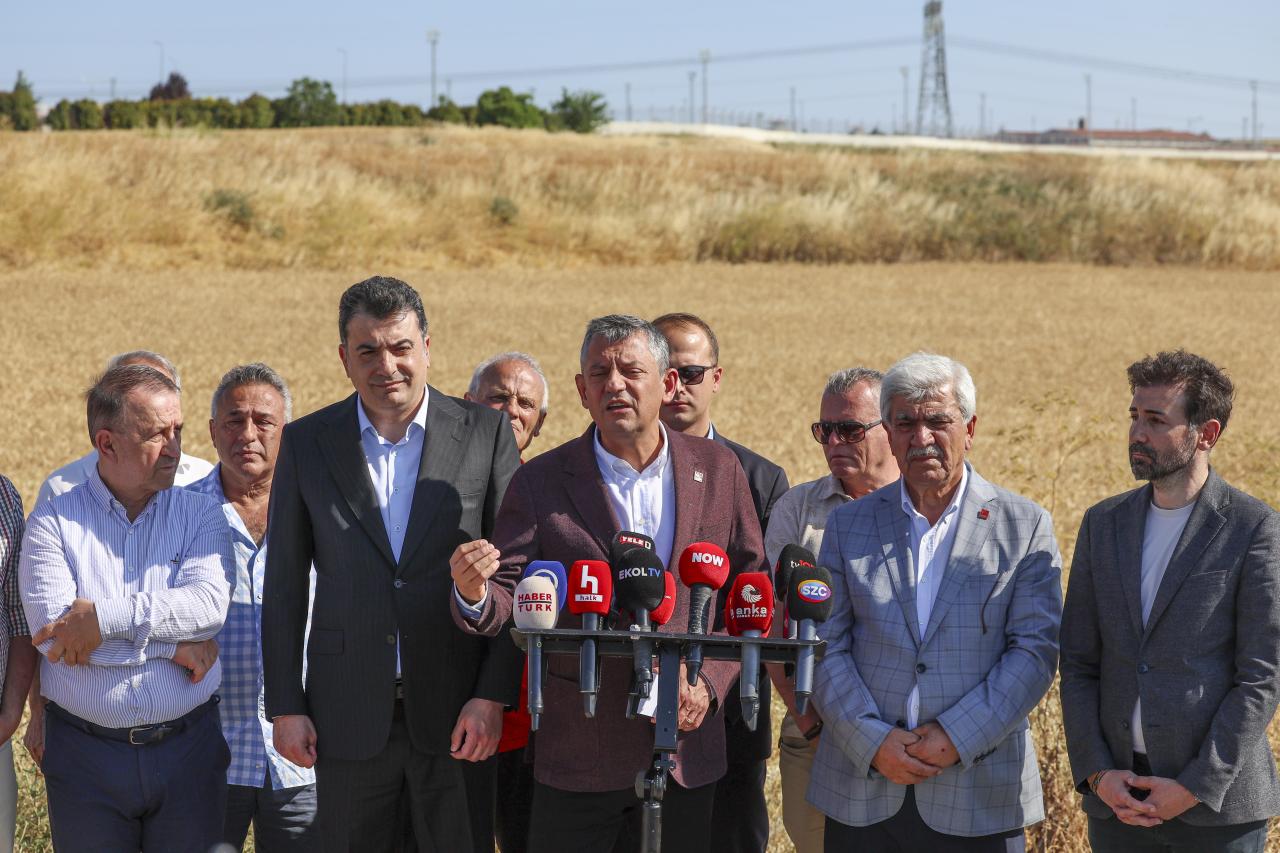 CHP Lideri Özgür Özel: “Allah Hiç Kimseyi Partililerin, Milletin Gönlünde Butlan Olacak Pozisyona Düşürmesin”