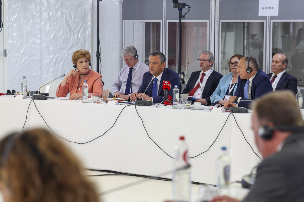 Cumhuriyet Halk Partisi Genel Başkanı Özgür Özel: “Türkiye’de Demokrasi Eşi Benzeri Görülmemiş Bir Saldırı Altında”