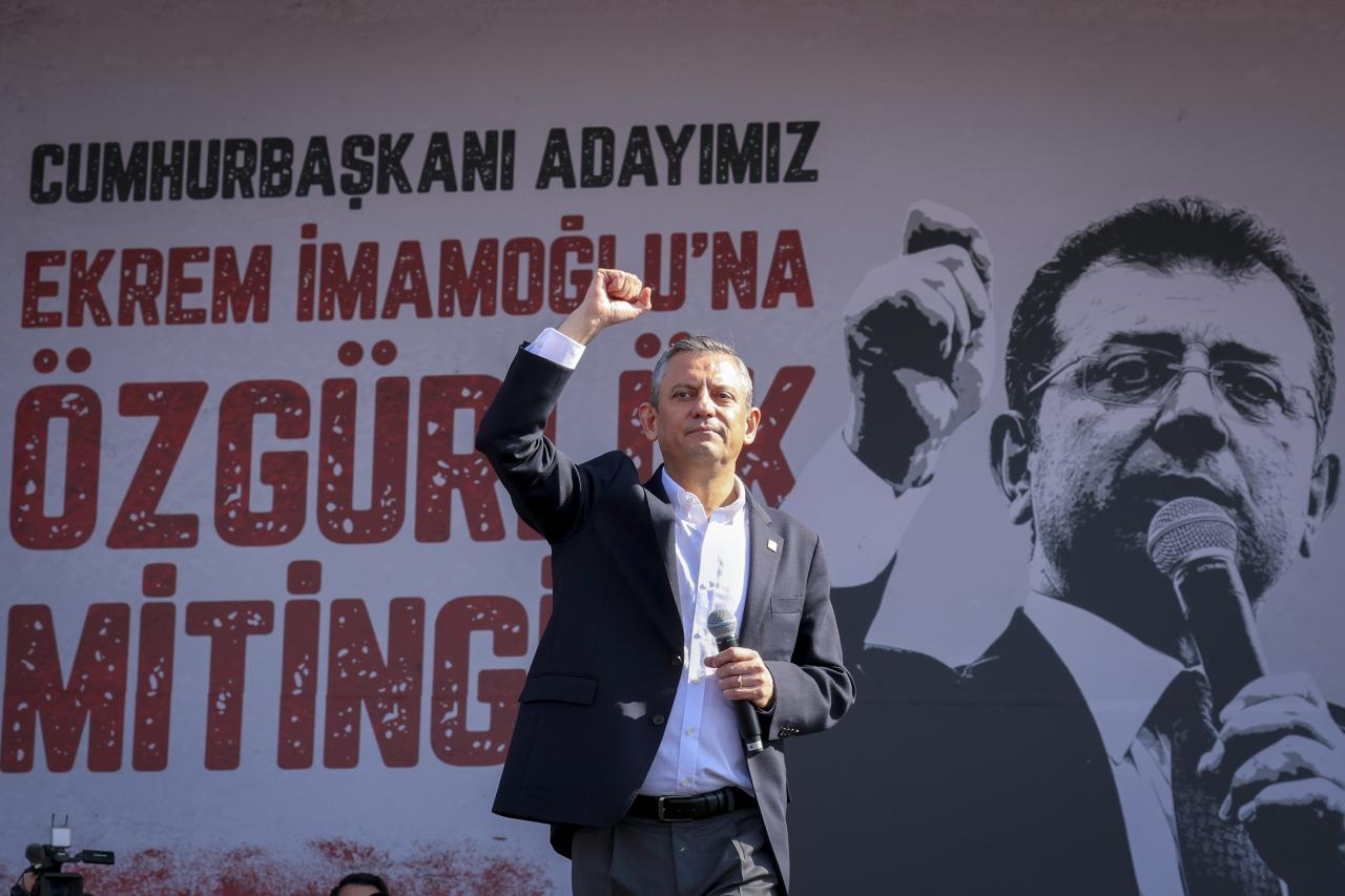 CHP Lideri Özgür Özel: “Asla Hedeften Şaşmayacağız, Yolumuzdan Dönmeyeceğiz; Bu Ülkeyi Seven Herkesi Yarın Saraçhane’ye Davet Ediyorum”