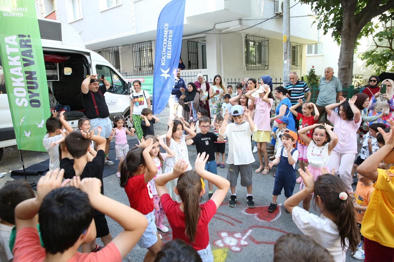 GELENEKSEL SOKAK OYUNLARI ‘SOKAKTA OYUN VAR’ İLE YENİDEN YAŞATILIYOR