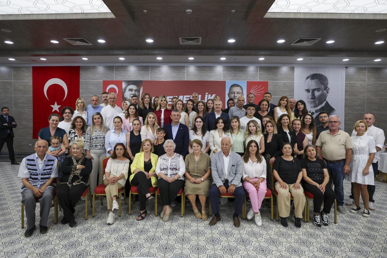 CHP Lideri Özgür Özel, Saraçhane Mitingi Öncesi Aile Dayanışma Platformu ile Bir Araya Geldi