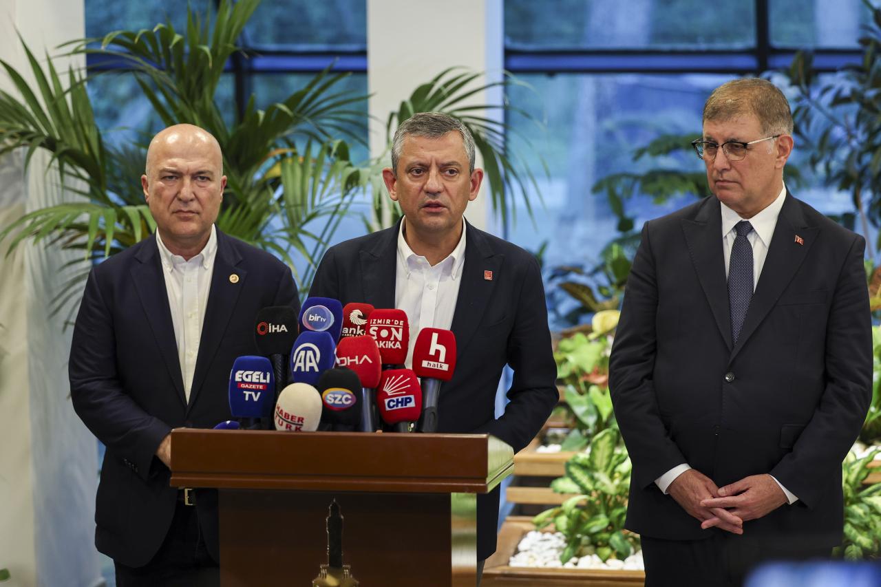 CHP Genel Başkanı Özgür Özel: “Ekrem İmamoğlu’na Nasıl Sahip Çıkıyorsak Tunç Soyer’e De Öyle Çıkarız”