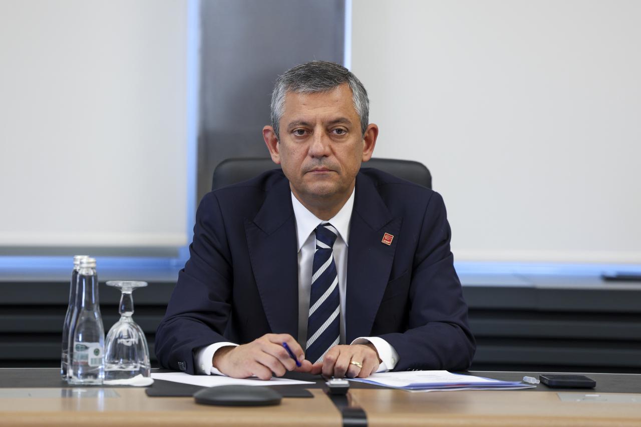 CHP Lideri Özgür Özelden Gazeteci-Yazar Nihat Genç İçin Taziye Mesajı...