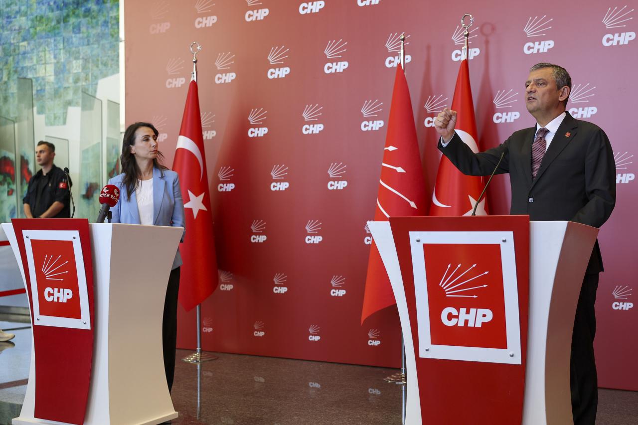 CHP Lideri Özgür Özel: “Meseleyi Vicdani Olarak Dinleyen Kimse, Bu Operasyonların Yolsuzluk Operasyonu Olduğuna İnanmıyor”